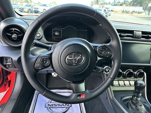 Used 2025 Toyota GR86 Premium w/ Performance Package image 12