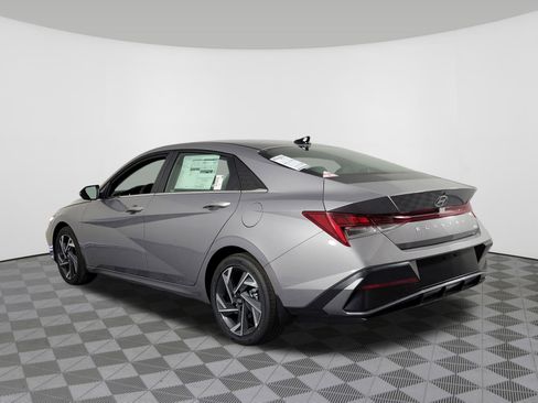 New 2025 Hyundai Elantra Limited image 38