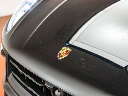 Used 2025 Porsche Macan image 12