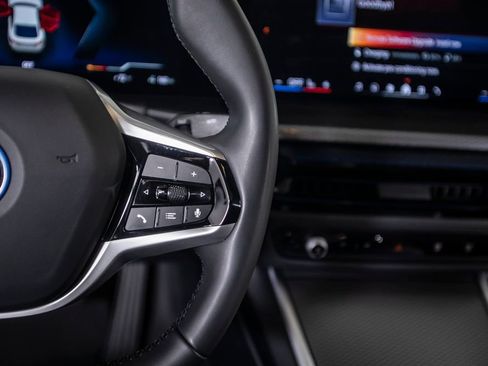 Used 2025 BMW i4 eDrive40 image 41