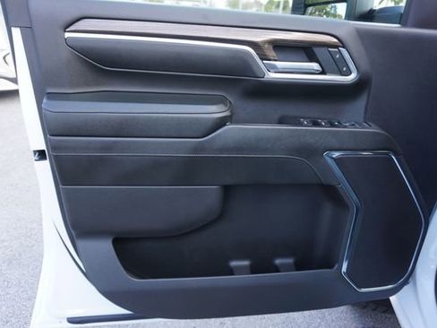 Used 2024 Chevrolet Silverado 2500 LT w/ Convenience Package image 31