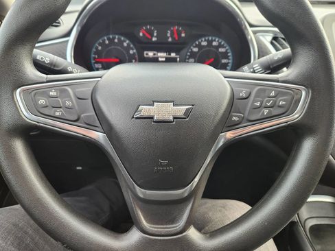 Used 2017 Chevrolet Malibu LT image 19