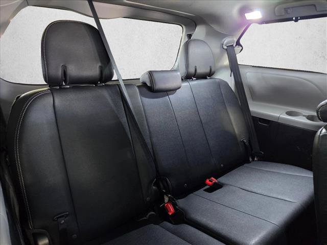 Used 2017 Toyota Sienna SE Premium FWD image 19