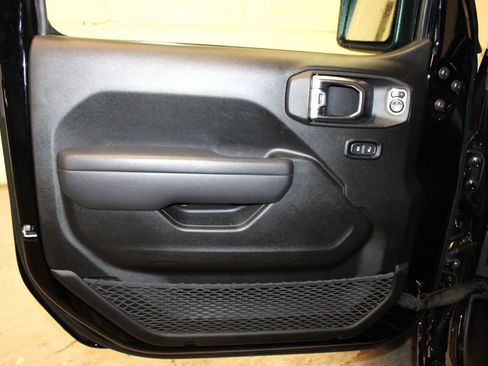 Certified 2025 Jeep Wrangler Sport S image 21