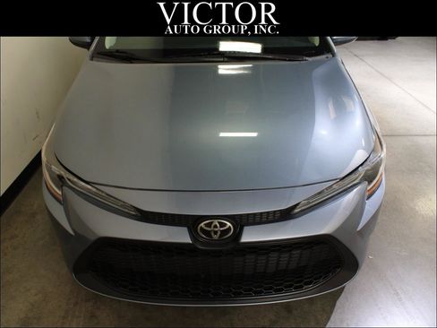 Used 2020 Toyota Corolla LE FWD image 3