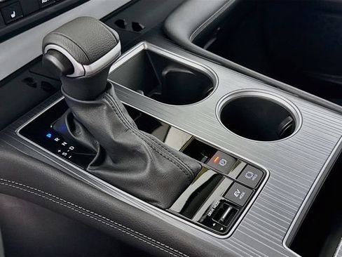 Used 2025 Toyota Sienna XLE w/ XLE Plus Package AWD/4WD image 16