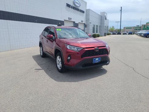 Used 2021 Toyota RAV4 XLE w/ XLE Grade Weather Package AWD/4WD image 9