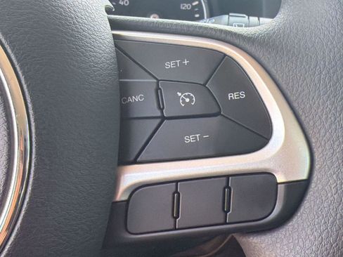 Used 2023 Jeep Renegade Latitude AWD/4WD image 21