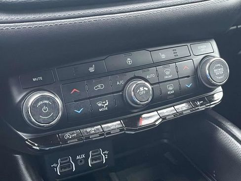 Used 2022 Dodge Durango GT image 35