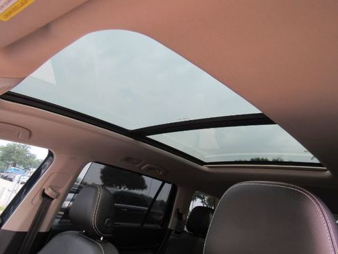 Used 2022 Volkswagen Atlas SEL R-Line image 7