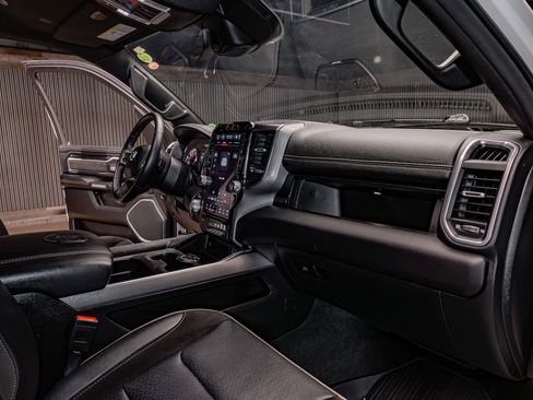 Used 2024 RAM 1500 Laramie AWD/4WD image 19