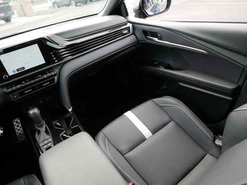 Used 2025 Toyota Camry SE w/ Convenience Package FWD image 11
