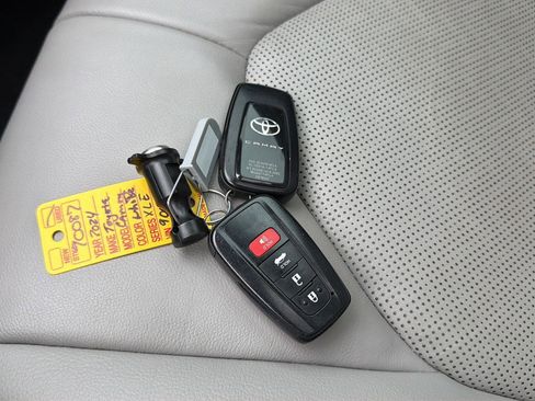 Used 2024 Toyota Camry XLE FWD image 31