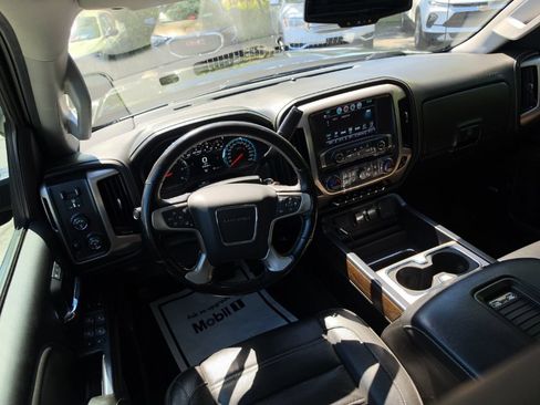 Used 2019 GMC Sierra 2500 Denali AWD/4WD image 8