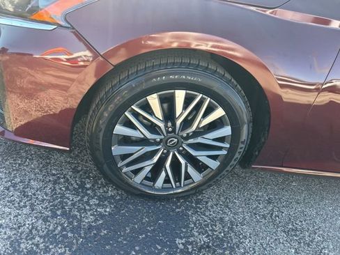 Used 2024 Nissan Altima 2.5 SV image 10