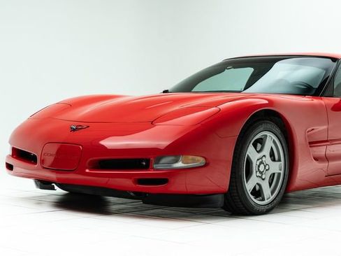 Used 1999 Chevrolet Corvette Coupe w/ Performance Handling Pkg image 10