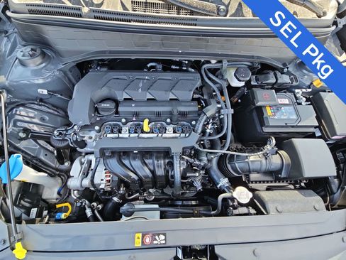 Used 2025 Hyundai Venue SEL FWD image 13