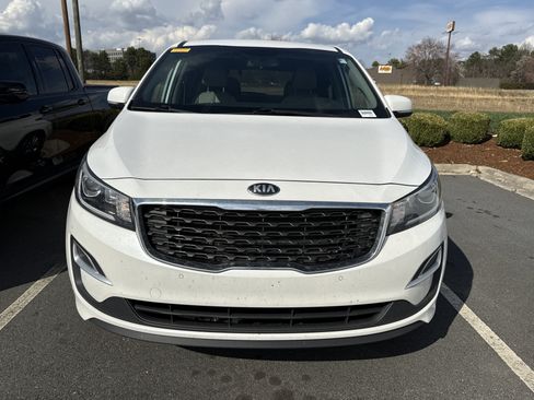 Used 2021 Kia Sedona EX image 3