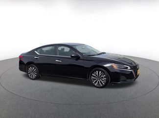 Used 2025 Nissan Altima 2.5 SV FWD video 2