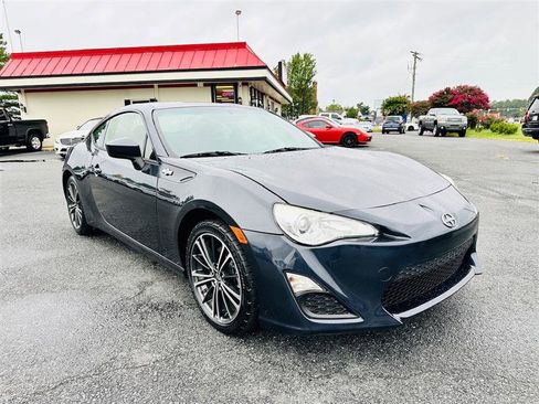 Used 2015 Scion FR-S image 5