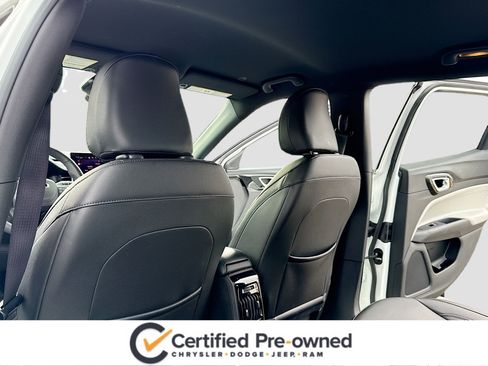 Used 2025 Jeep Compass Limited image 6