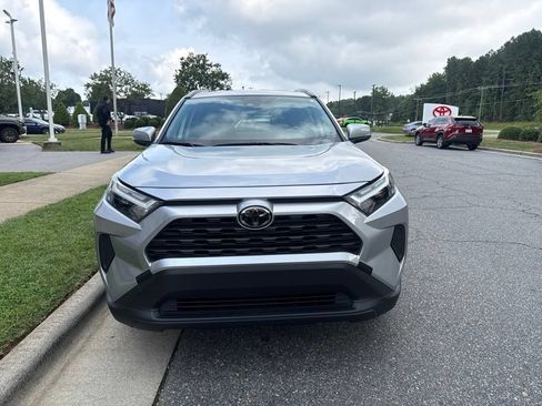 Used 2025 Toyota RAV4 XLE AWD/4WD image 5