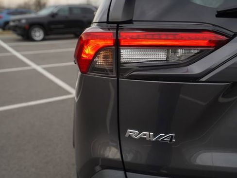 Used 2022 Toyota RAV4 XLE w/ Convenience Package image 38