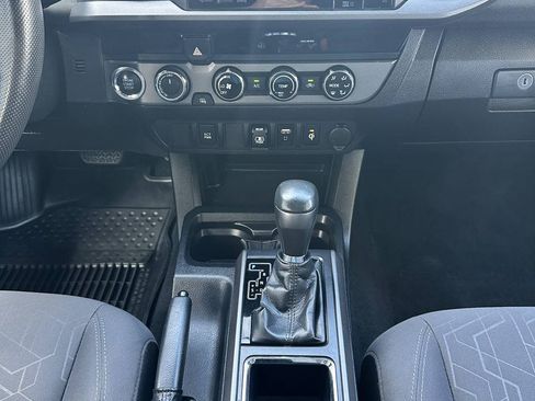 Used 2018 Toyota Tacoma TRD Sport AWD/4WD image 29
