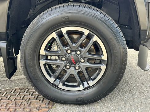 Used 2025 Toyota Tacoma TRD Sport image 40