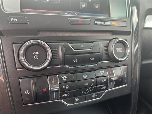 Used 2016 Ford Explorer XLT w/ Equipment Group 202A image 24