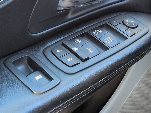 Certified 2019 Dodge Grand Caravan SXT image 24