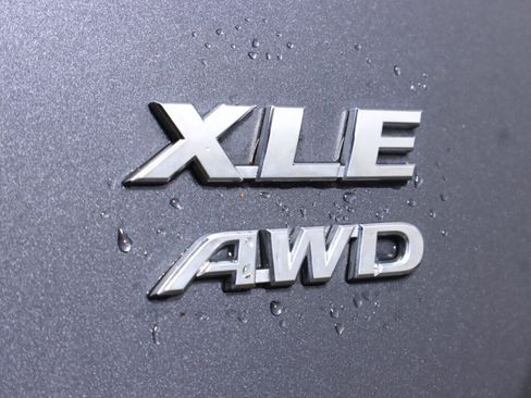 Used 2017 Toyota RAV4 XLE AWD/4WD image 35