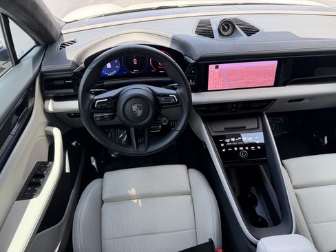 Certified 2024 Porsche Macan Turbo Electric AWD/4WD image 18