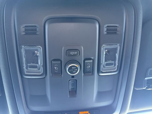 Used 2025 GMC Yukon XL Denali image 22