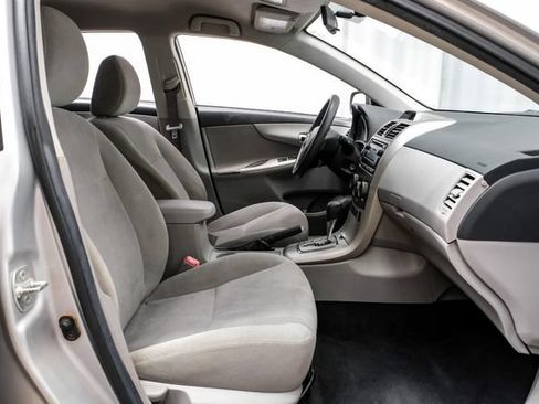 Used 2012 Toyota Corolla LE FWD image 30