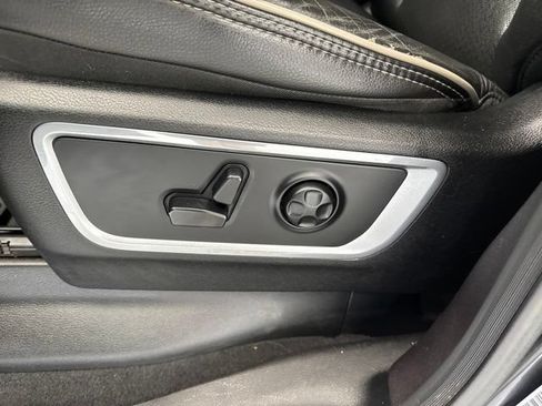 Used 2019 RAM 1500 Laramie AWD/4WD image 18