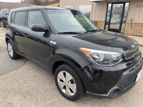 Used 2016 Kia Soul Base 4dr Crossover 6M image 2