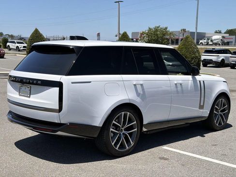 New 2026 Land Rover Range Rover SE AWD/4WD image 5