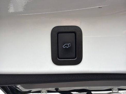 Used 2019 Toyota Highlander SE AWD/4WD image 11