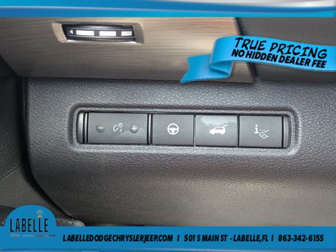 Used 2023 Nissan Pathfinder Platinum w/ Black Appearance Package AWD/4WD image 19