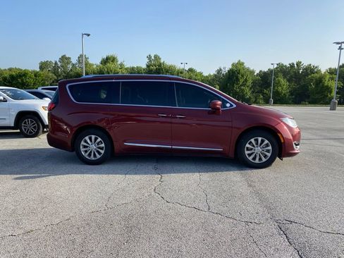 Used 2019 Chrysler Pacifica Touring-L FWD image 8