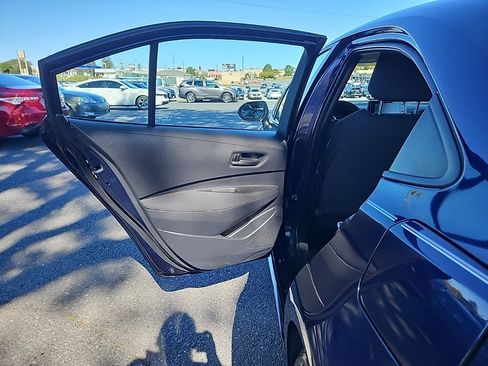 Used 2022 Toyota Corolla LE image 32