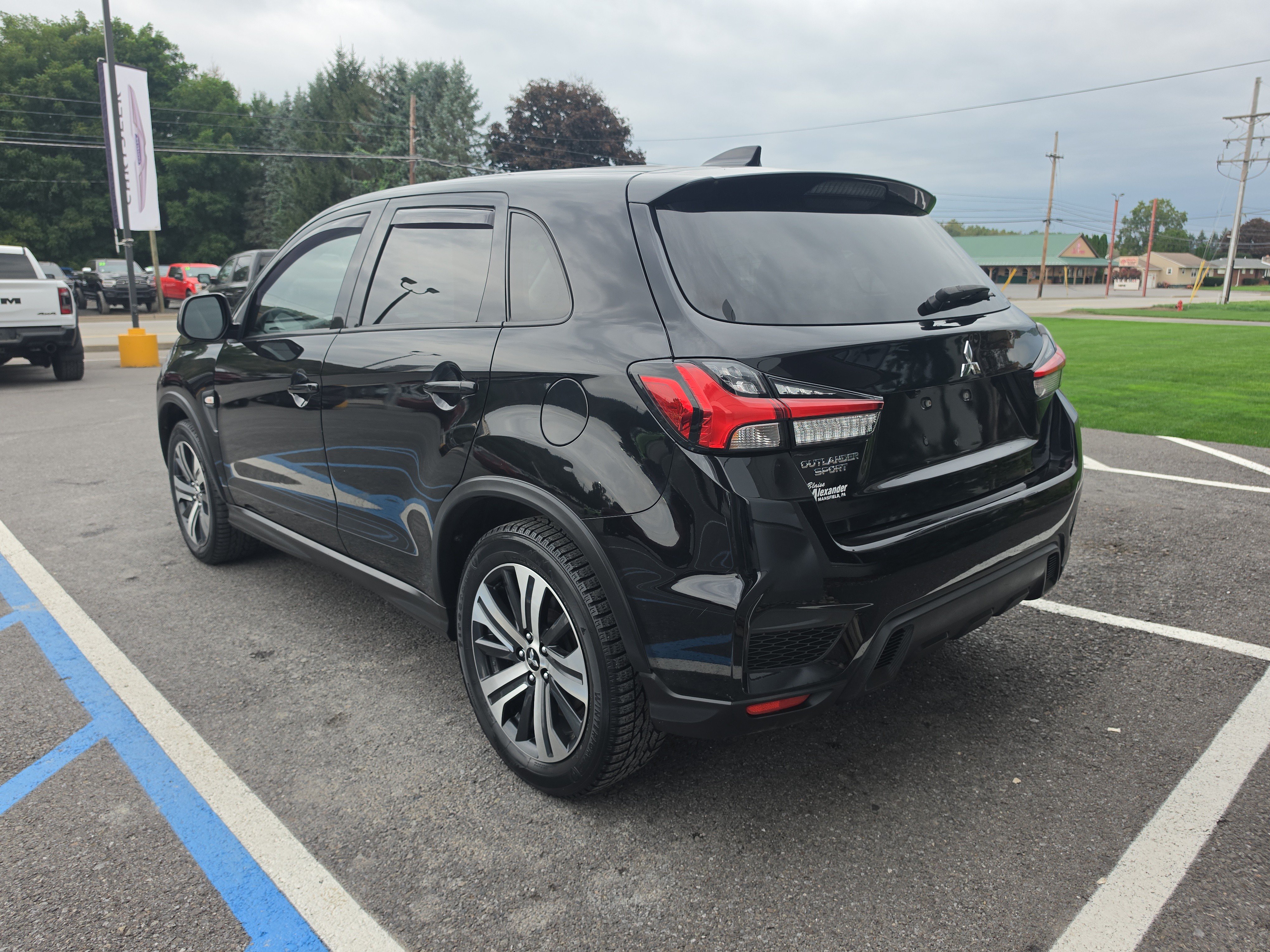 Used 2023 Mitsubishi Outlander Sport ES AWD/4WD image 6