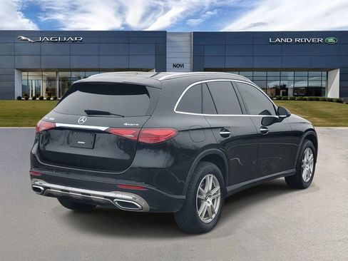 Used 2025 Mercedes-Benz GLC 300 4MATIC image 3