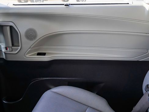 Certified 2024 Toyota Sienna XLE image 31