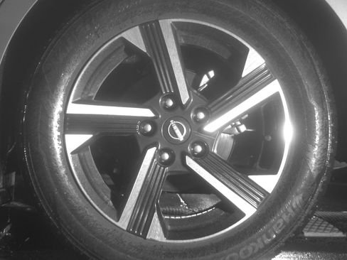 Used 2025 Nissan Sentra SV FWD image 14