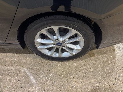 Used 2019 Ford Fusion SEL image 12