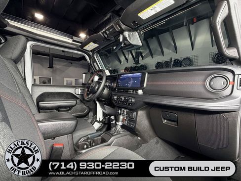 Used 2024 Jeep Wrangler Unlimited Rubicon w/ Technology Group AWD/4WD image 25
