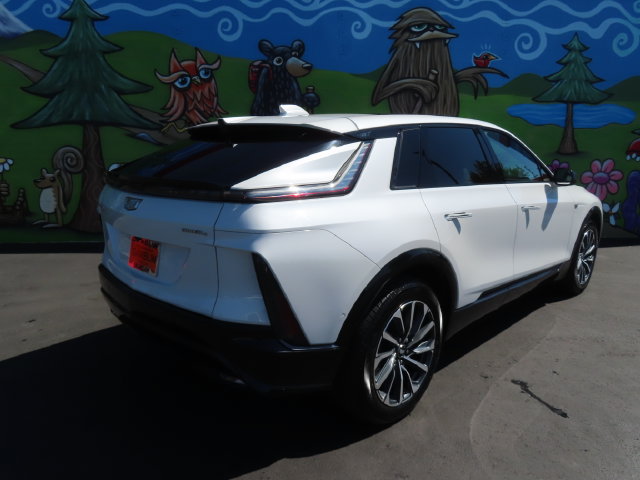 Used 2025 Cadillac Lyriq Sport w/ LPO, Floor Liner Package AWD/4WD image 4
