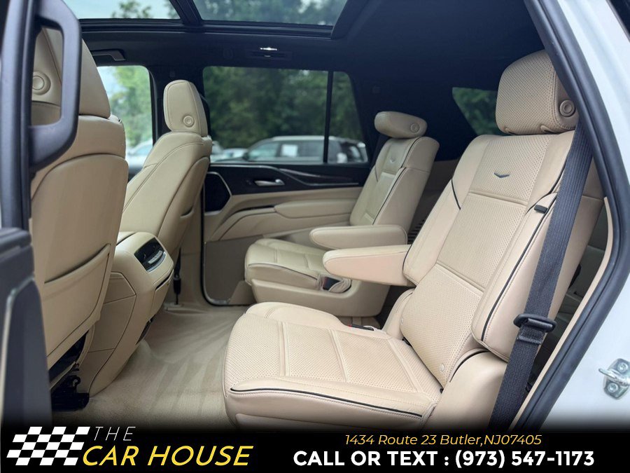 Used 2024 Cadillac Escalade Premium Luxury RWD image 16